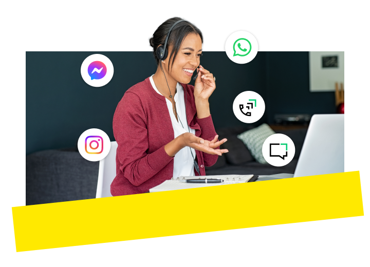 Un patron de PME utilisant les outils de la plate-forme d'expérience client de GoTo Connect avec facilité.