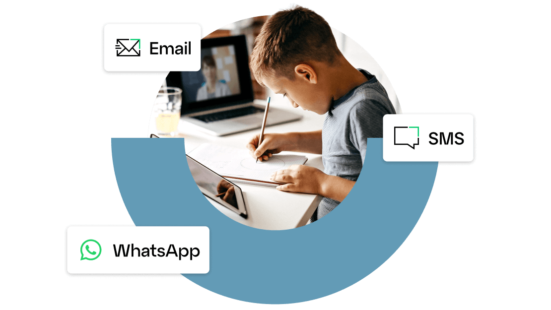 Een student werkt op afstand aan huiswerk onder begeleiding van een docent met behulp van GoTo Connect.