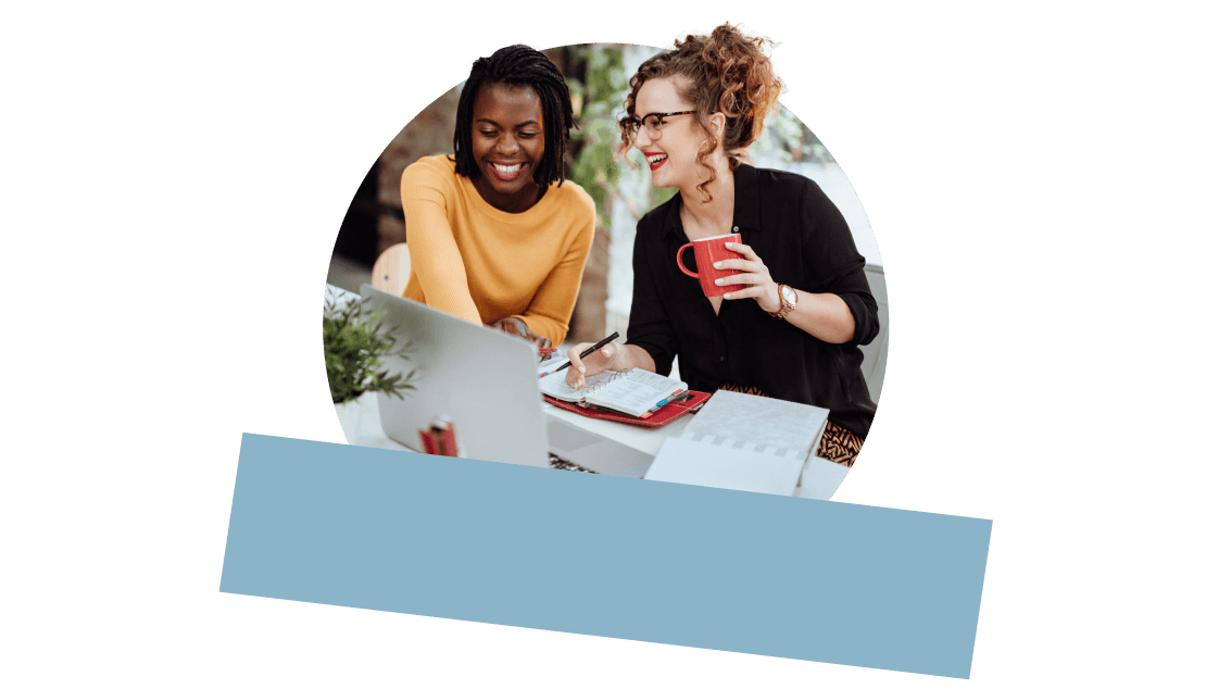 Due funzionari di dipartimenti diversi all’interno della stessa organizzazione governativa che collaborano senza soluzione di continuità.