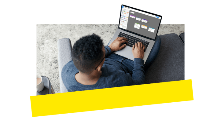 Un empleado que usa el editor del plan de marcación de GoTo Connect para conectar a las personas que llaman con agentes.